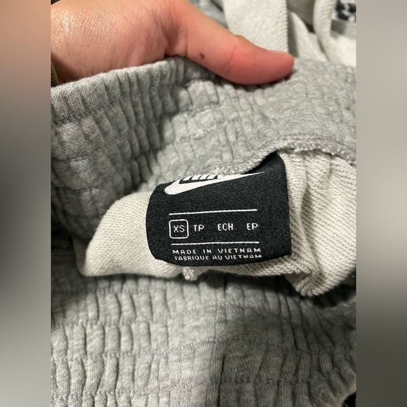 Grey Nike shorts - Picture 3 of 3